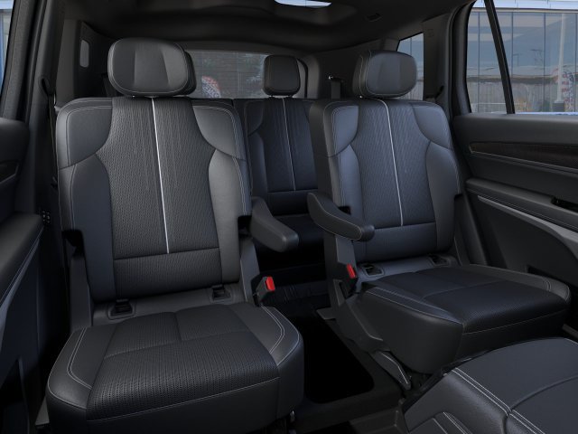 New 2027 Cadillac Vistiq Sport w/ LPO, Floor Liner Package AWD/4WD image 17
