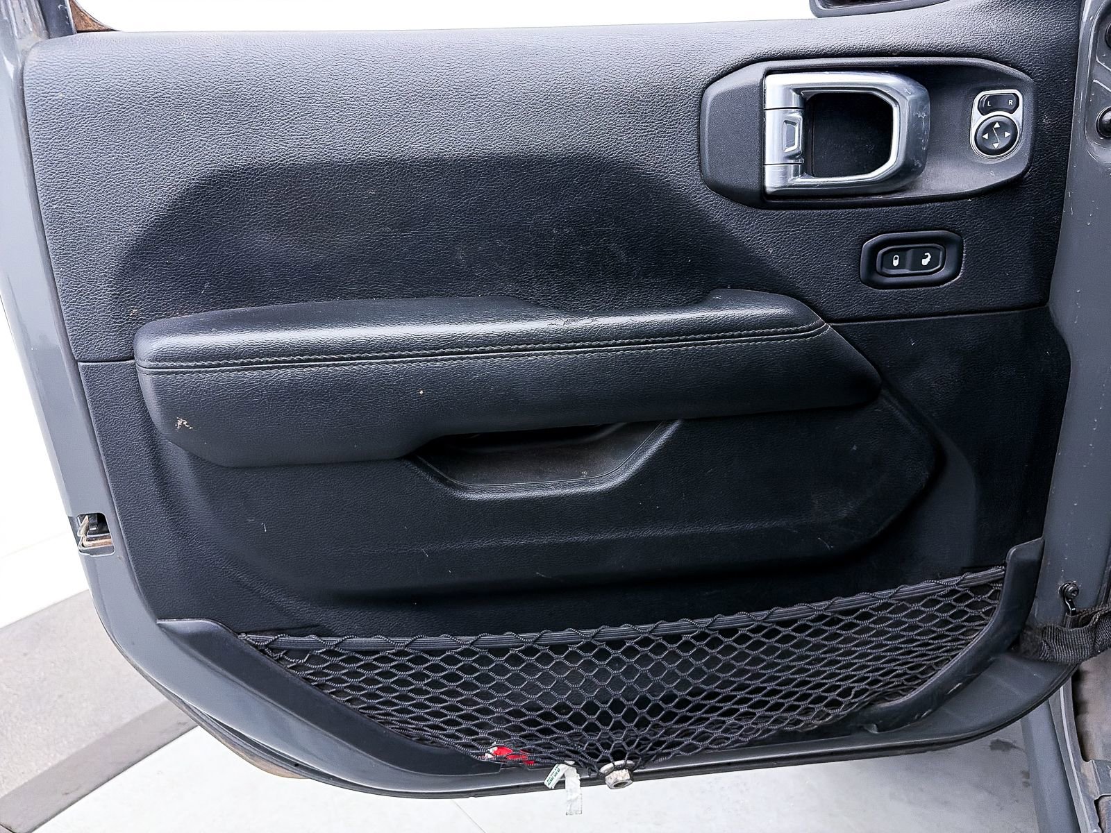 Used 2020 Jeep Wrangler Unlimited Sahara image 11