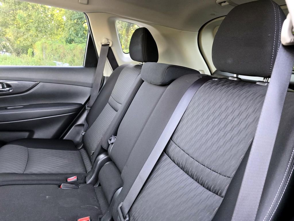 Used 2020 Nissan Rogue SV image 24