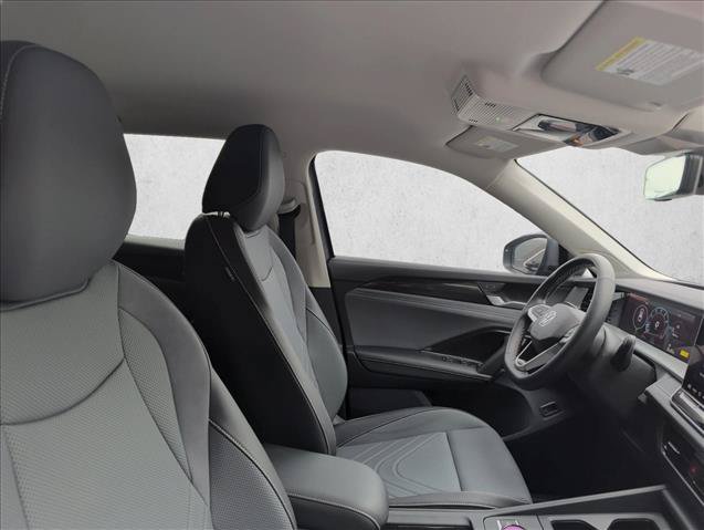 Used 2025 Volkswagen Tiguan SE FWD image 27