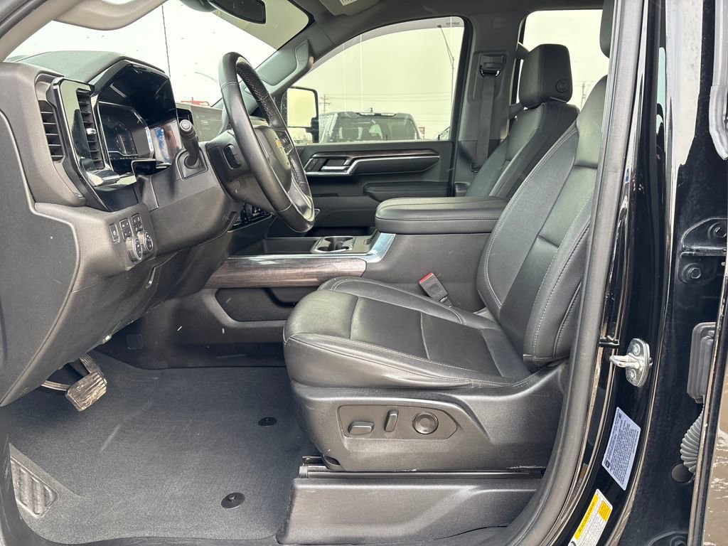 Used 2024 Chevrolet Silverado 3500 LTZ w/ LTZ Convenience Package AWD/4WD image 12