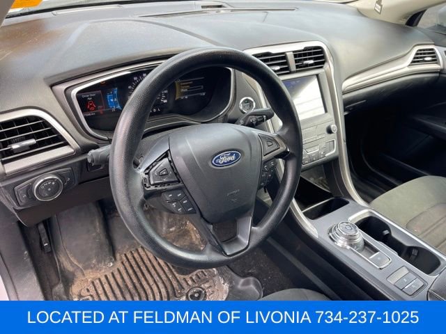 Used 2020 Ford Fusion SE FWD image 7