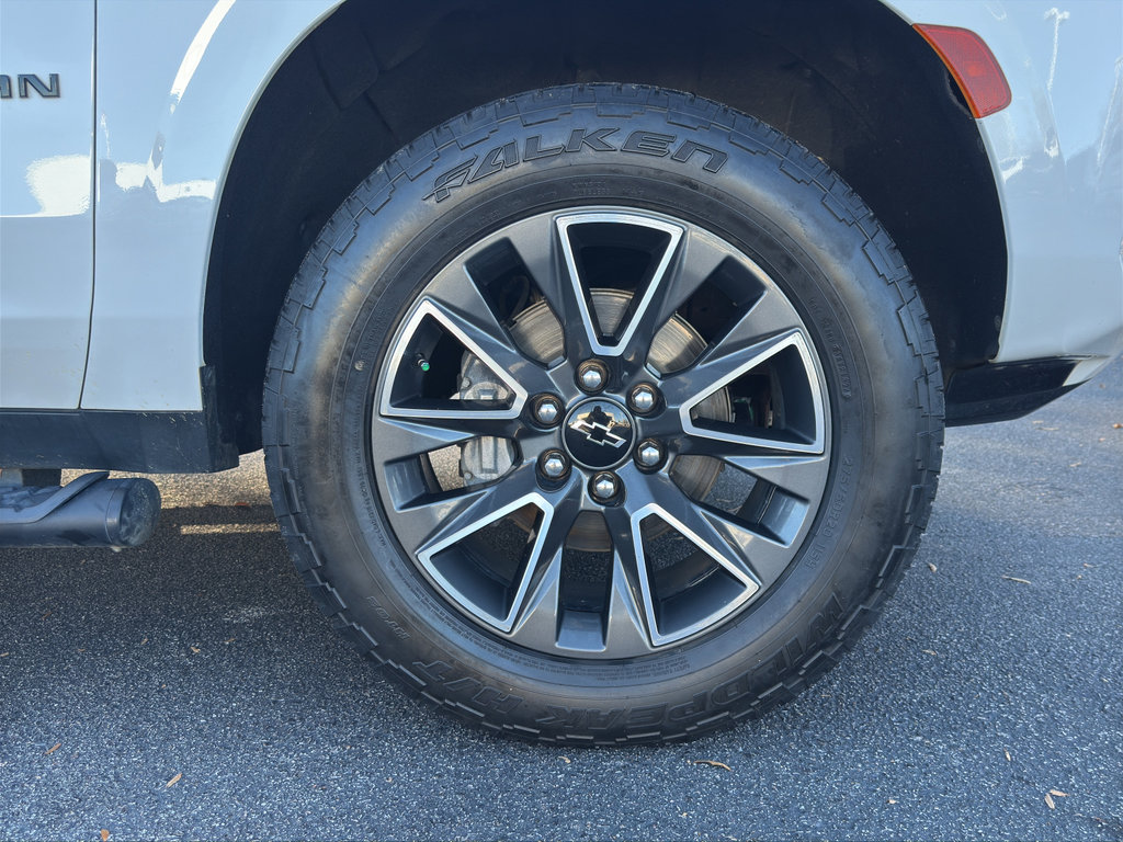 Used 2023 Chevrolet Suburban Z71 image 39