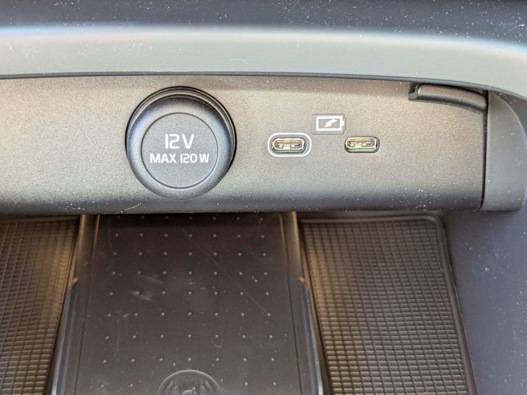 New 2026 Volvo XC40 B5 Core AWD/4WD image 24