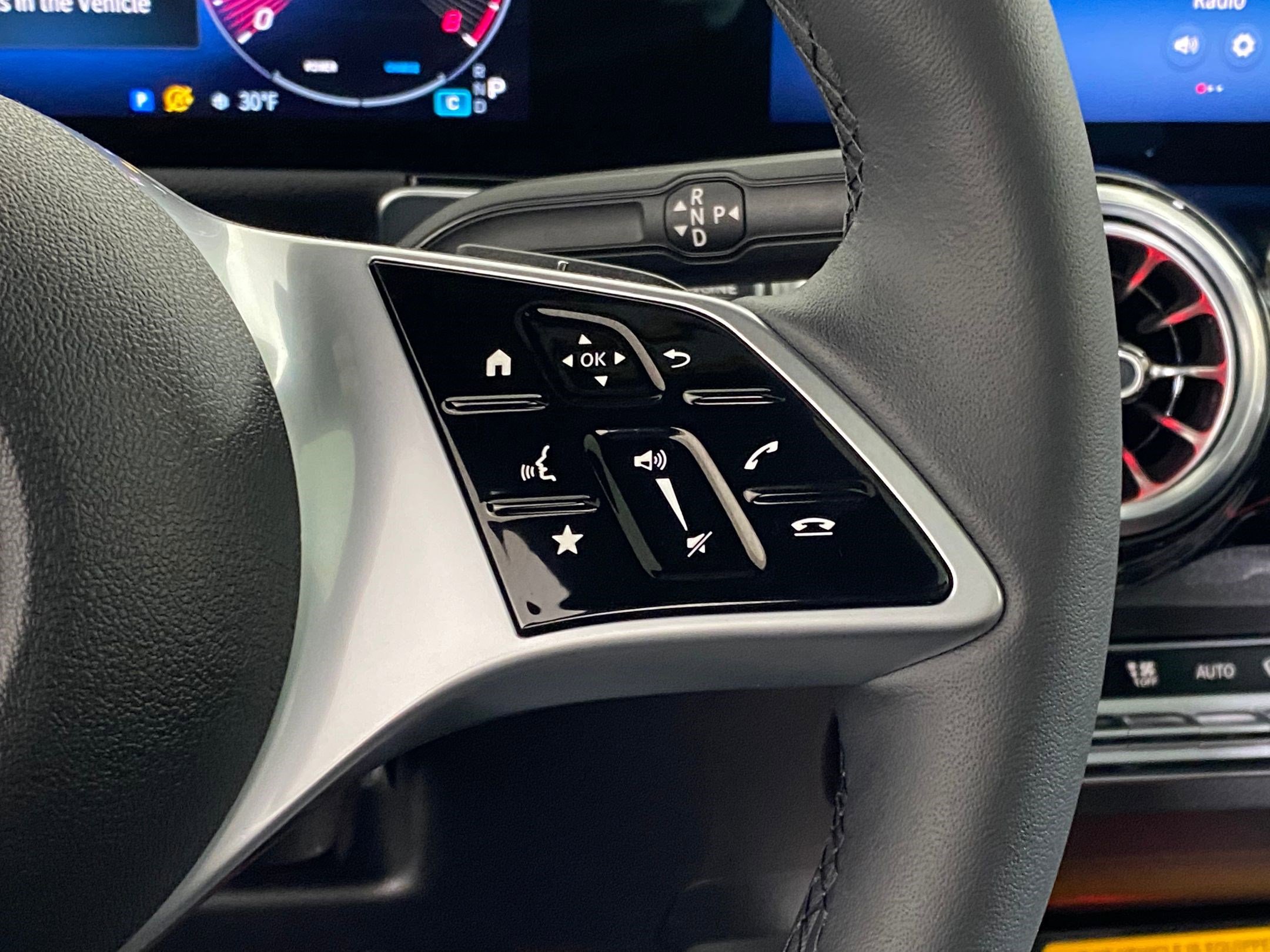 Used 2026 Mercedes-Benz GLB 250 4MATIC image 30