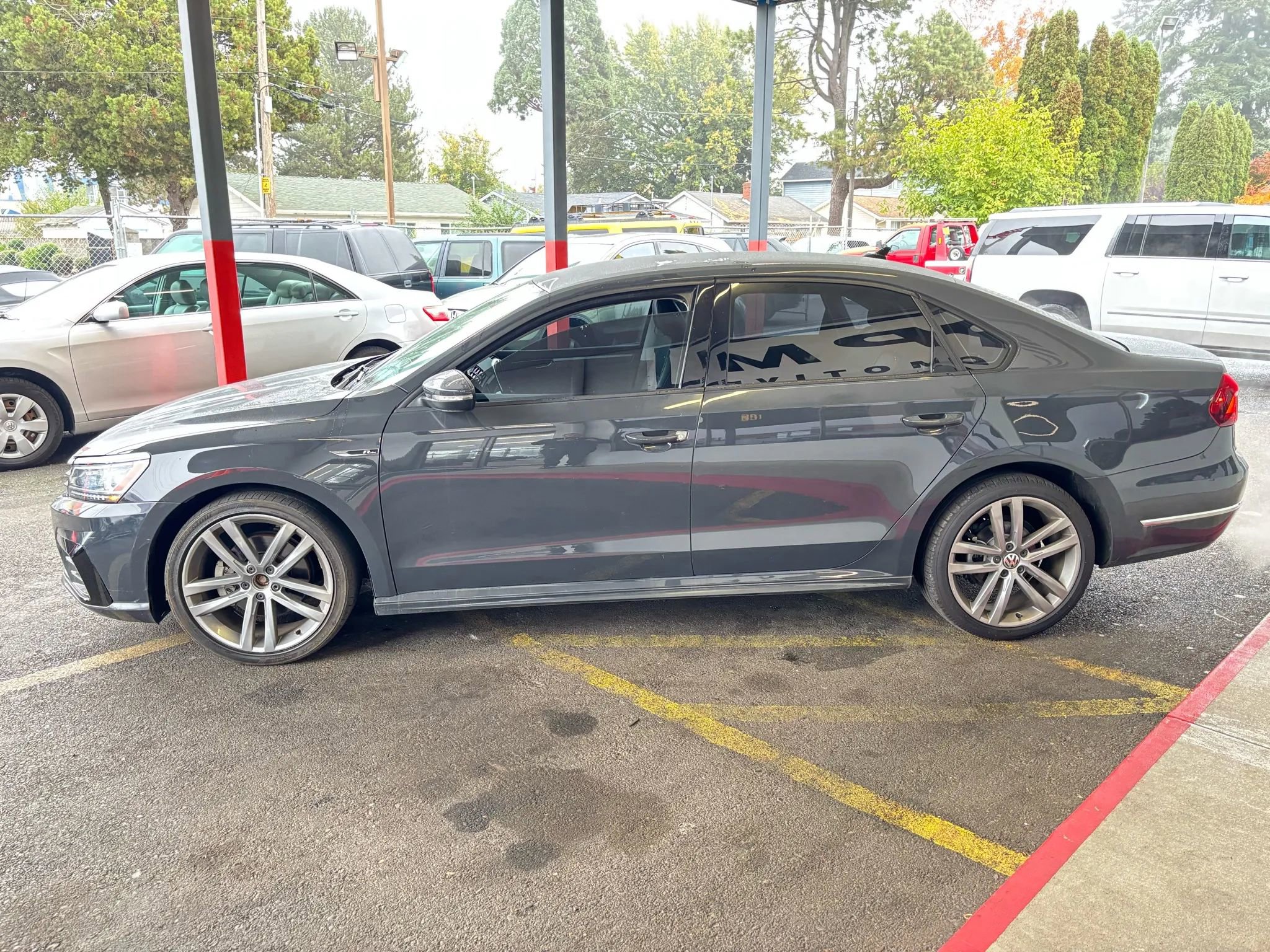 Used 2018 Volkswagen Passat 2.0T R-Line w/ R-Line Lighting Package image 4