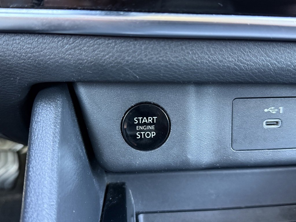 Used 2024 Nissan Rogue S image 37