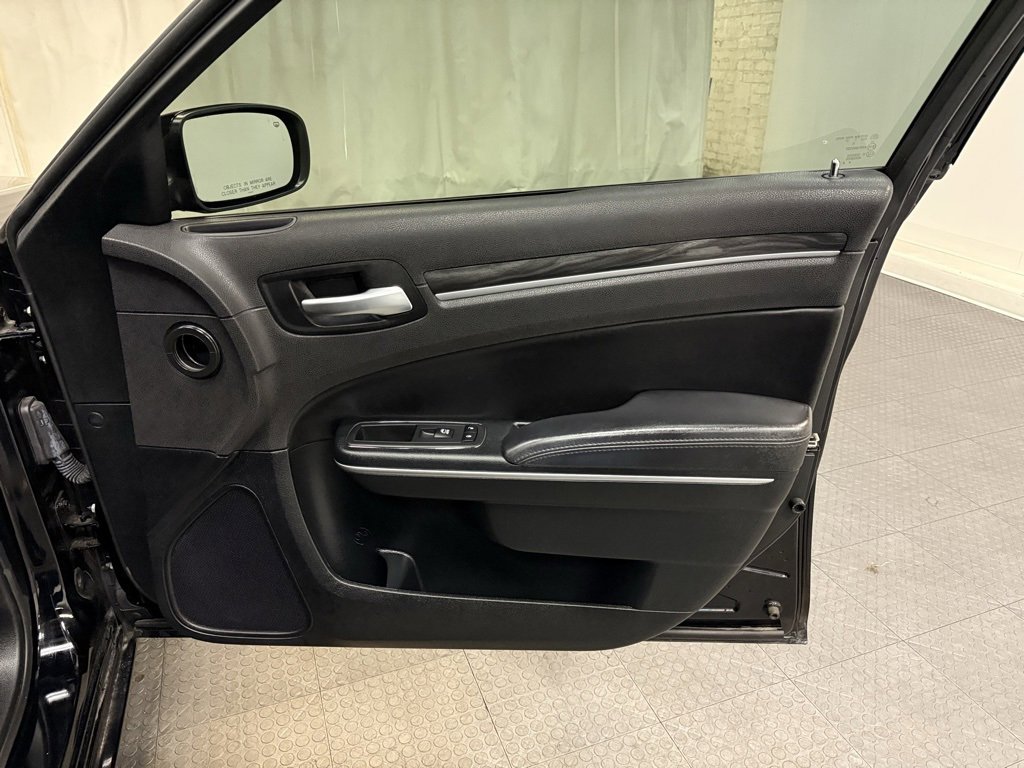 Used 2018 Chrysler 300 Touring L image 16