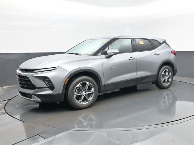 Used 2025 Chevrolet Blazer LT image 2