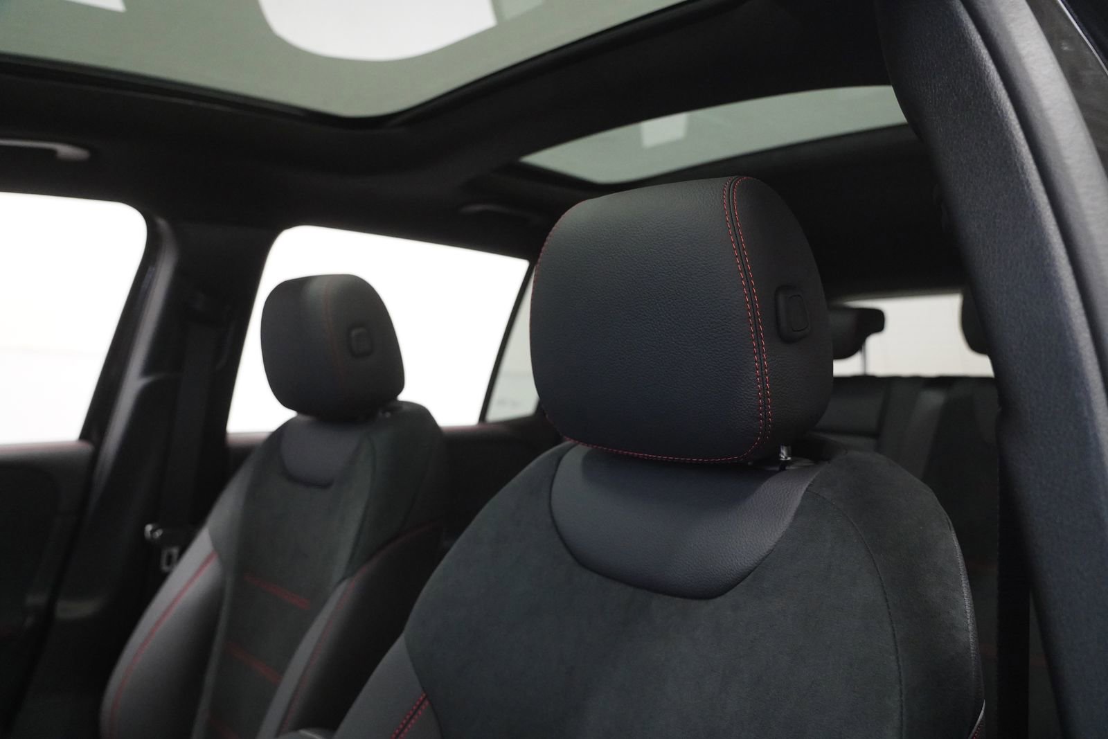 New 2026 Mercedes-Benz GLB 250 4MATIC image 16