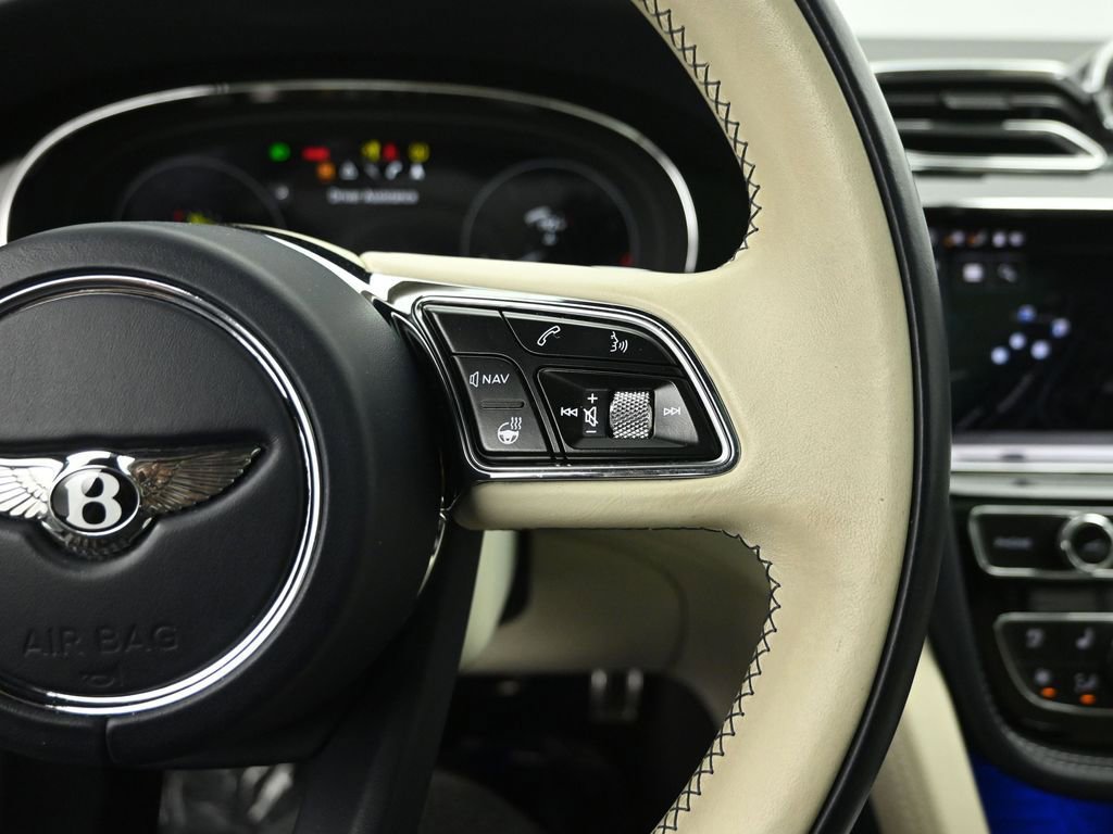 Used 2021 Bentley Bentayga image 18