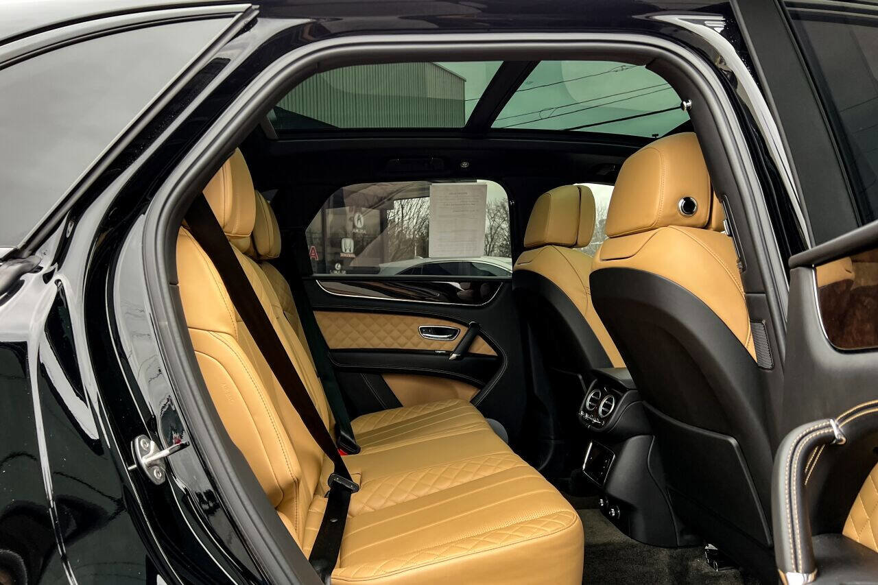 Used 2017 Bentley Bentayga image 14