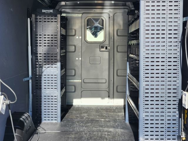 Used 2022 Ford E-Transit Medium Roof image 19