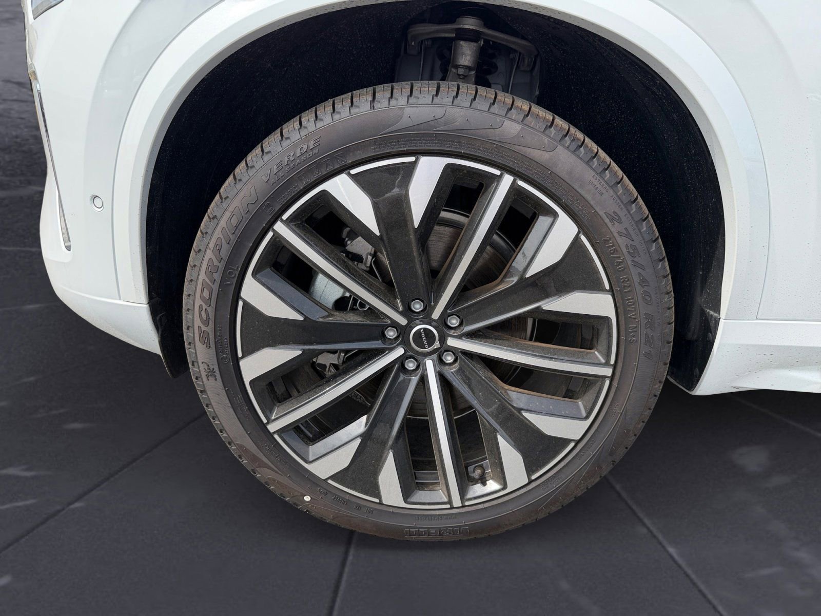New 2026 Volvo XC90 B6 Ultra w/ Protection Package image 14