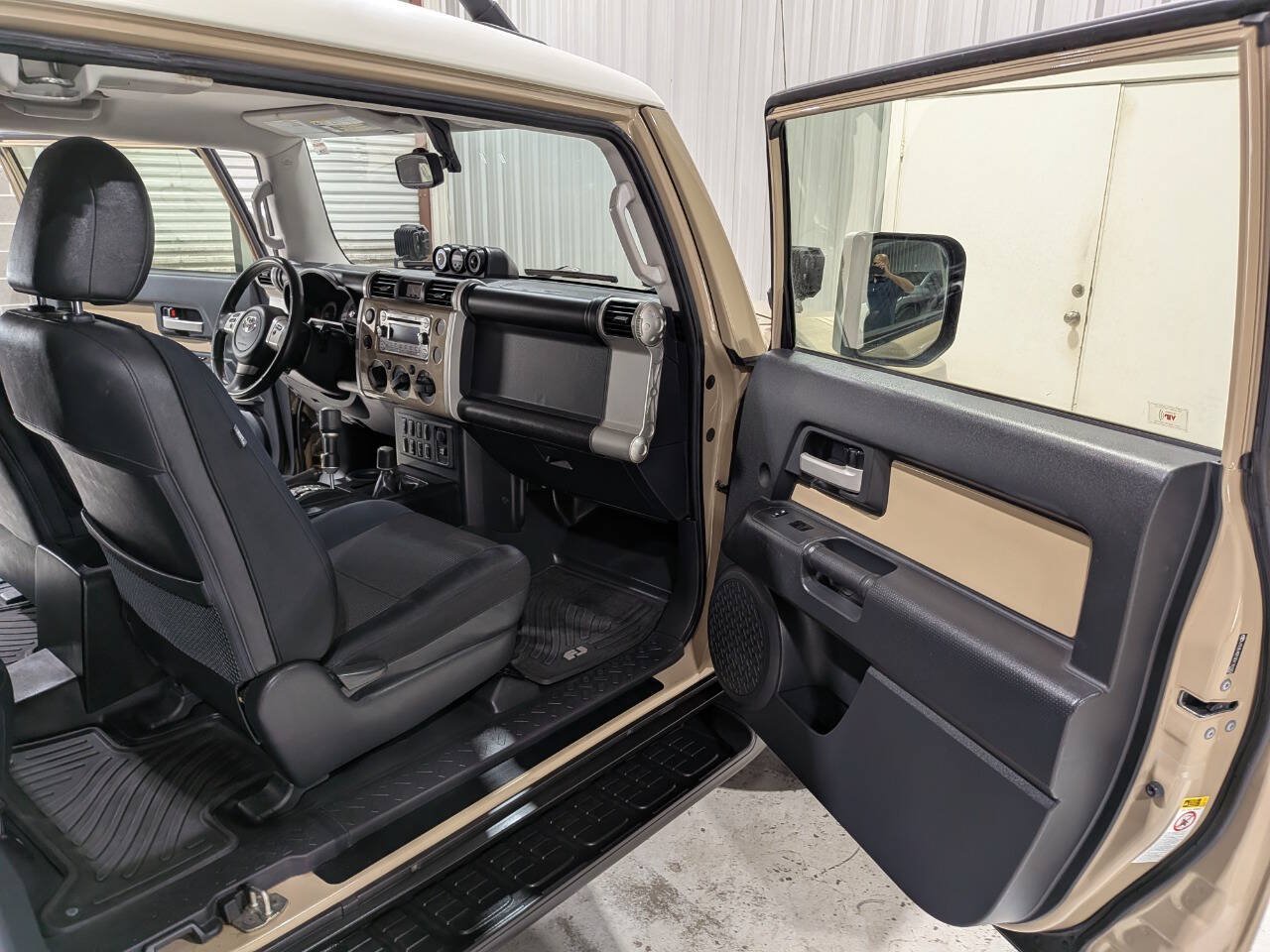 Used 2014 Toyota FJ Cruiser 4WD w/ Upgrade Package image 11