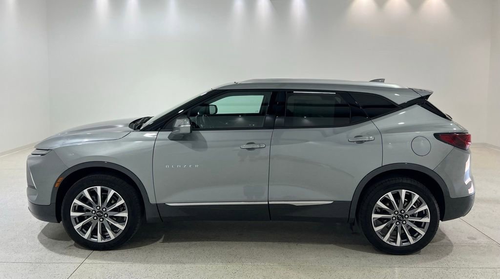 Used 2023 Chevrolet Blazer Premier w/ Driver Confidence II Package image 2