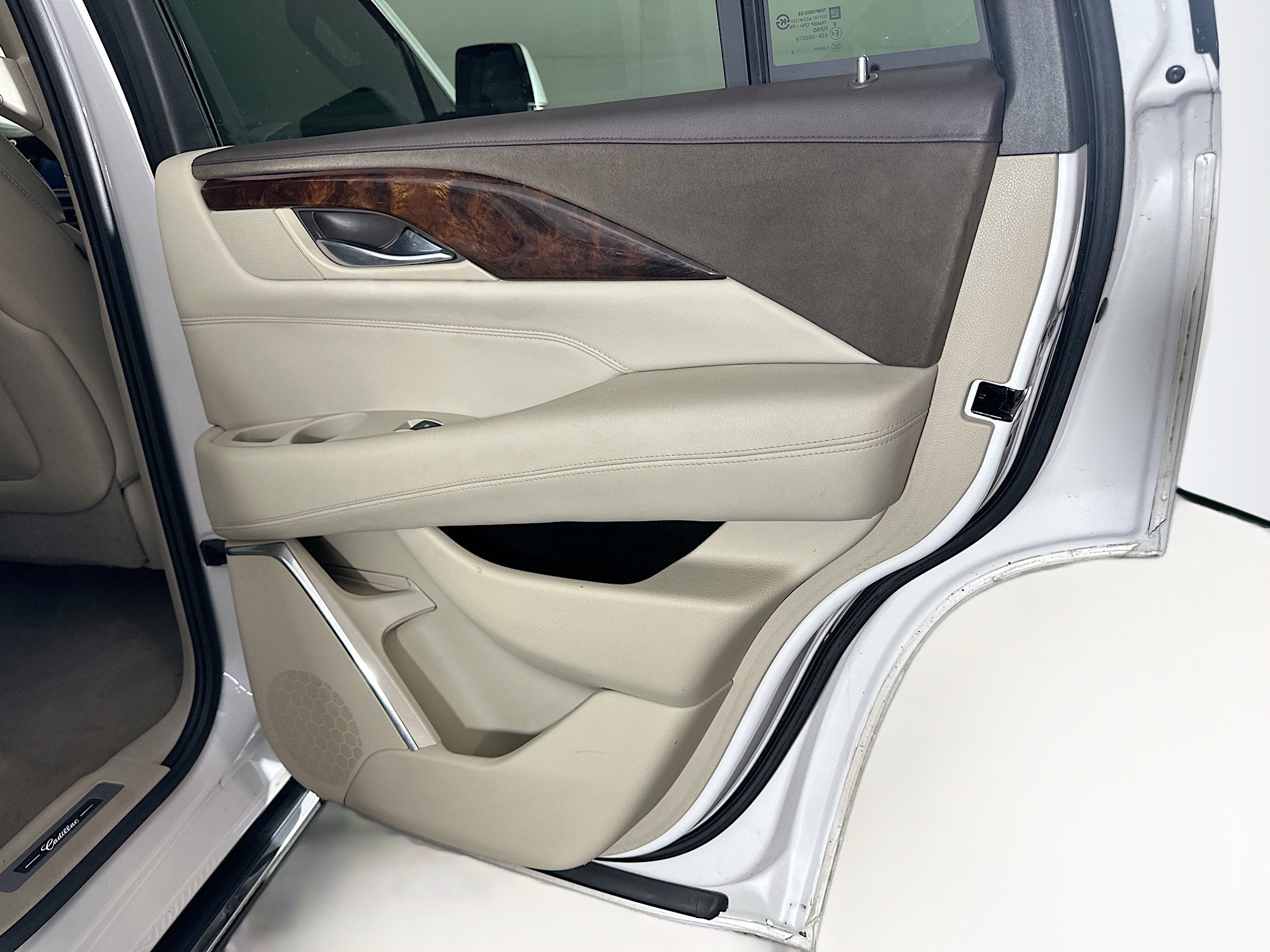 Used 2016 Cadillac Escalade Premium image 29