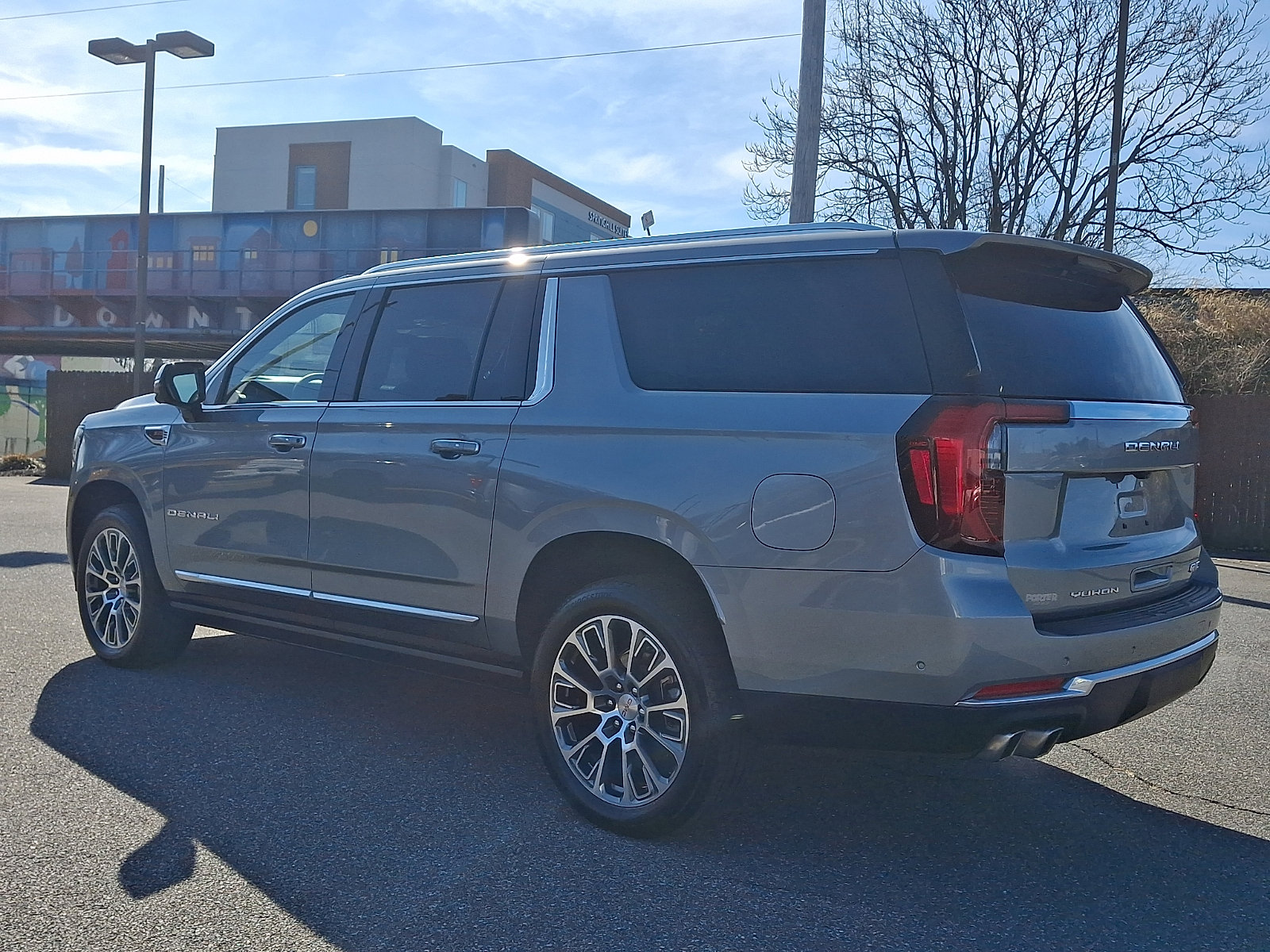 Used 2025 GMC Yukon XL Denali w/ Sun & Power Step Package image 4