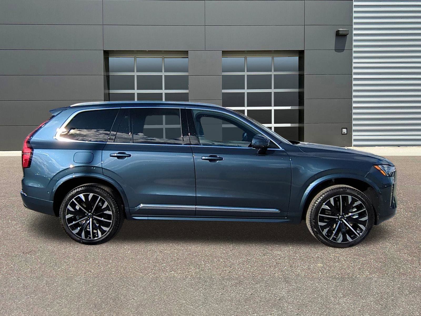 New 2026 Volvo XC90 T8 Plus w/ Protection Package Premier AWD/4WD image 8