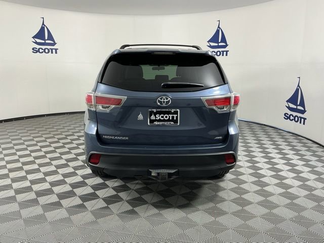 Used 2016 Toyota Highlander LE AWD/4WD image 5