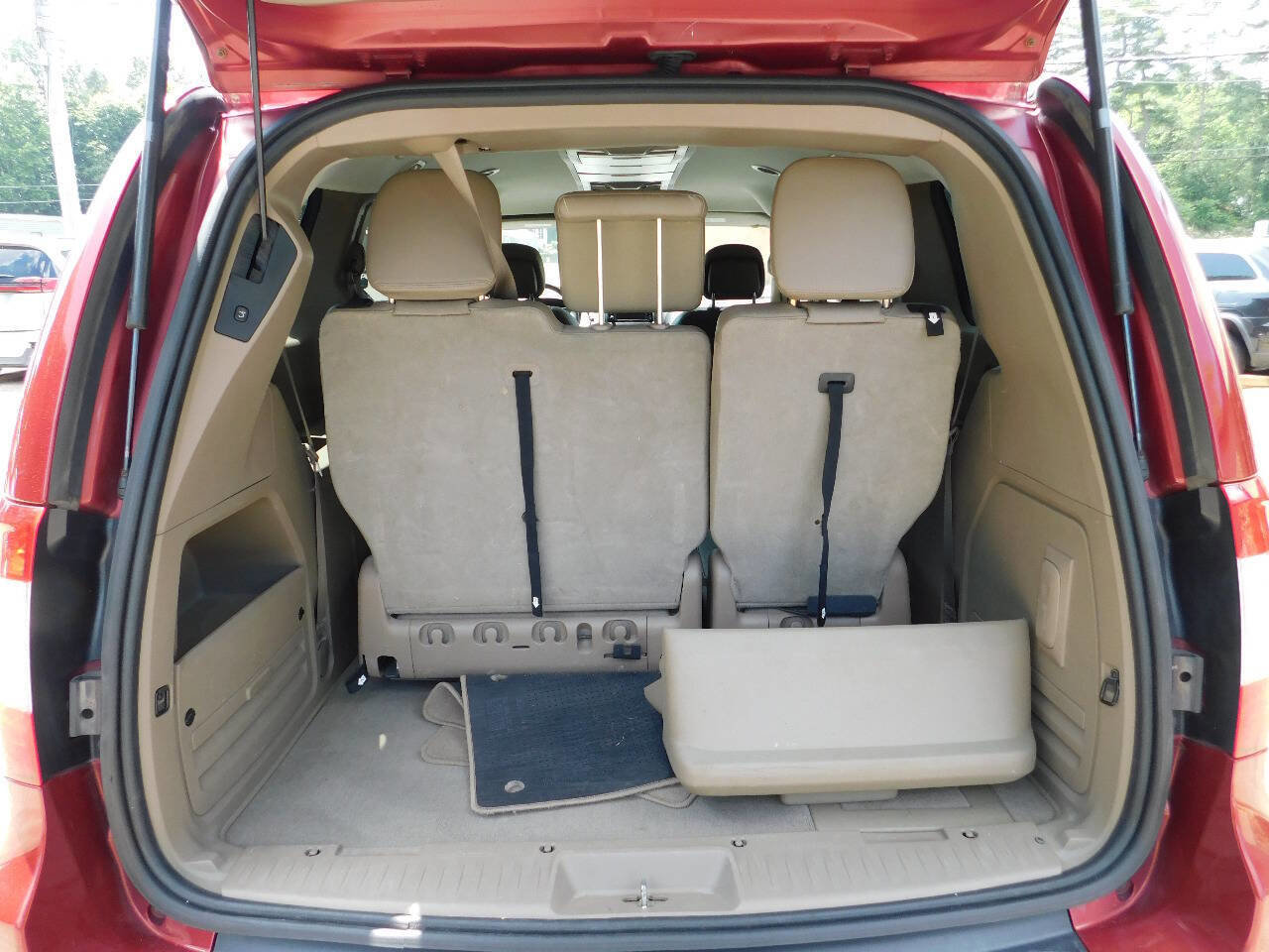 Used 2013 Chrysler Town & Country Touring image 15