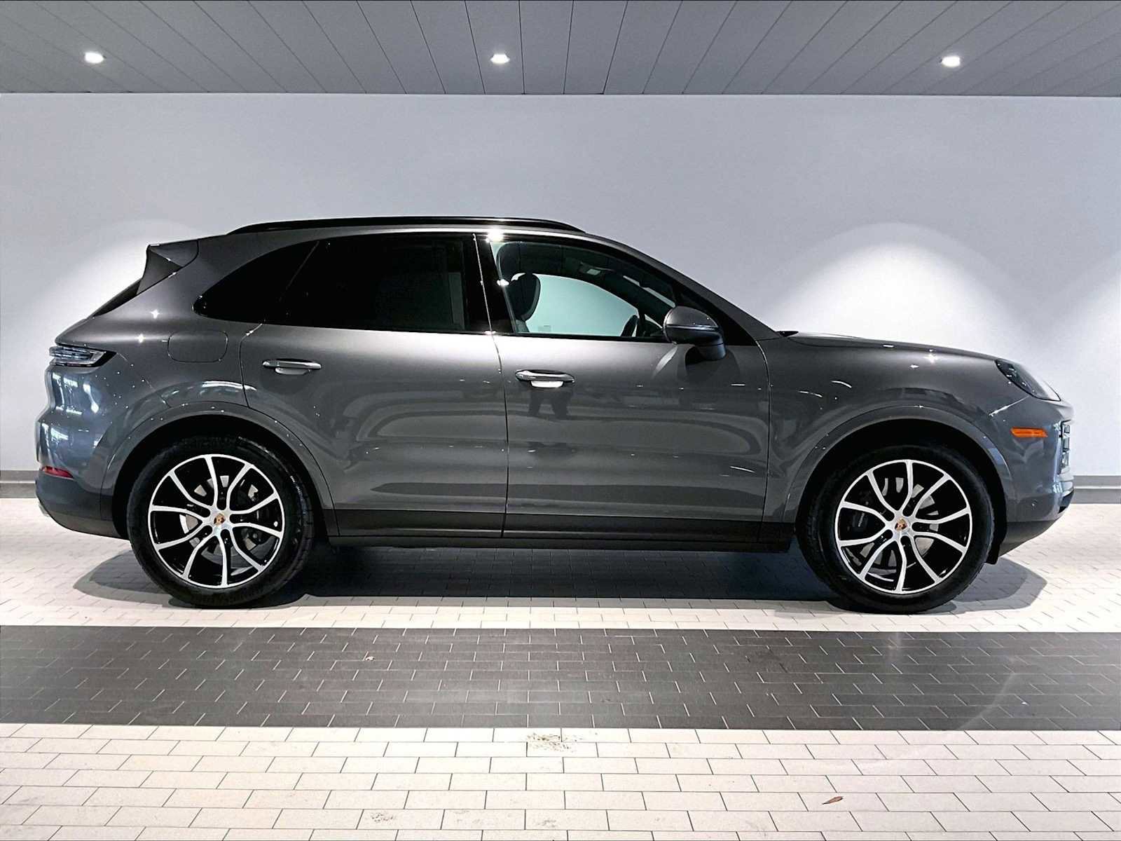Used 2025 Porsche Cayenne image 11