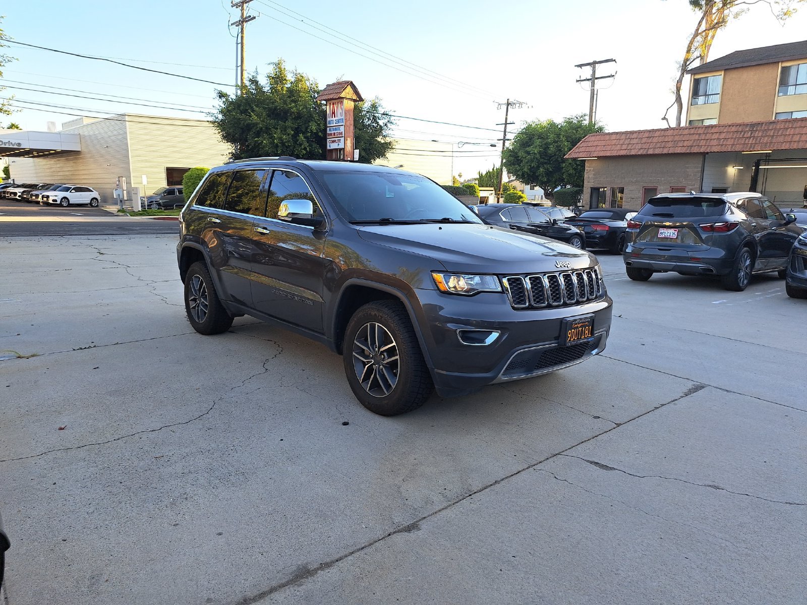 Used 2021 Jeep Grand Cherokee Limited AWD/4WD image 3