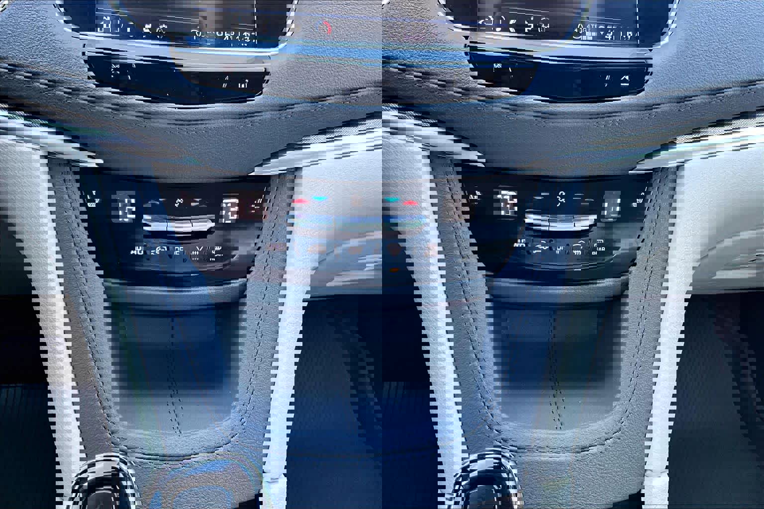 Used 2022 Cadillac XT5 Premium Luxury w/ LPO, Floor Liner Package image 32