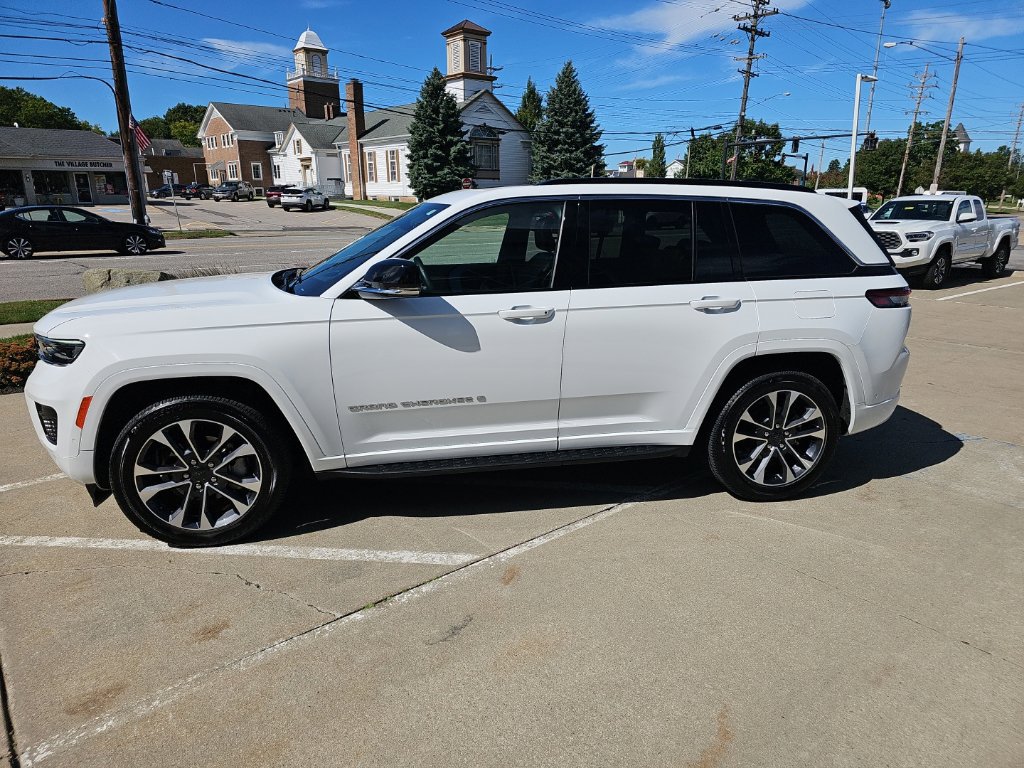 Certified 2025 Jeep Grand Cherokee Overland w/ Adv Protech Group III AWD/4WD image 10