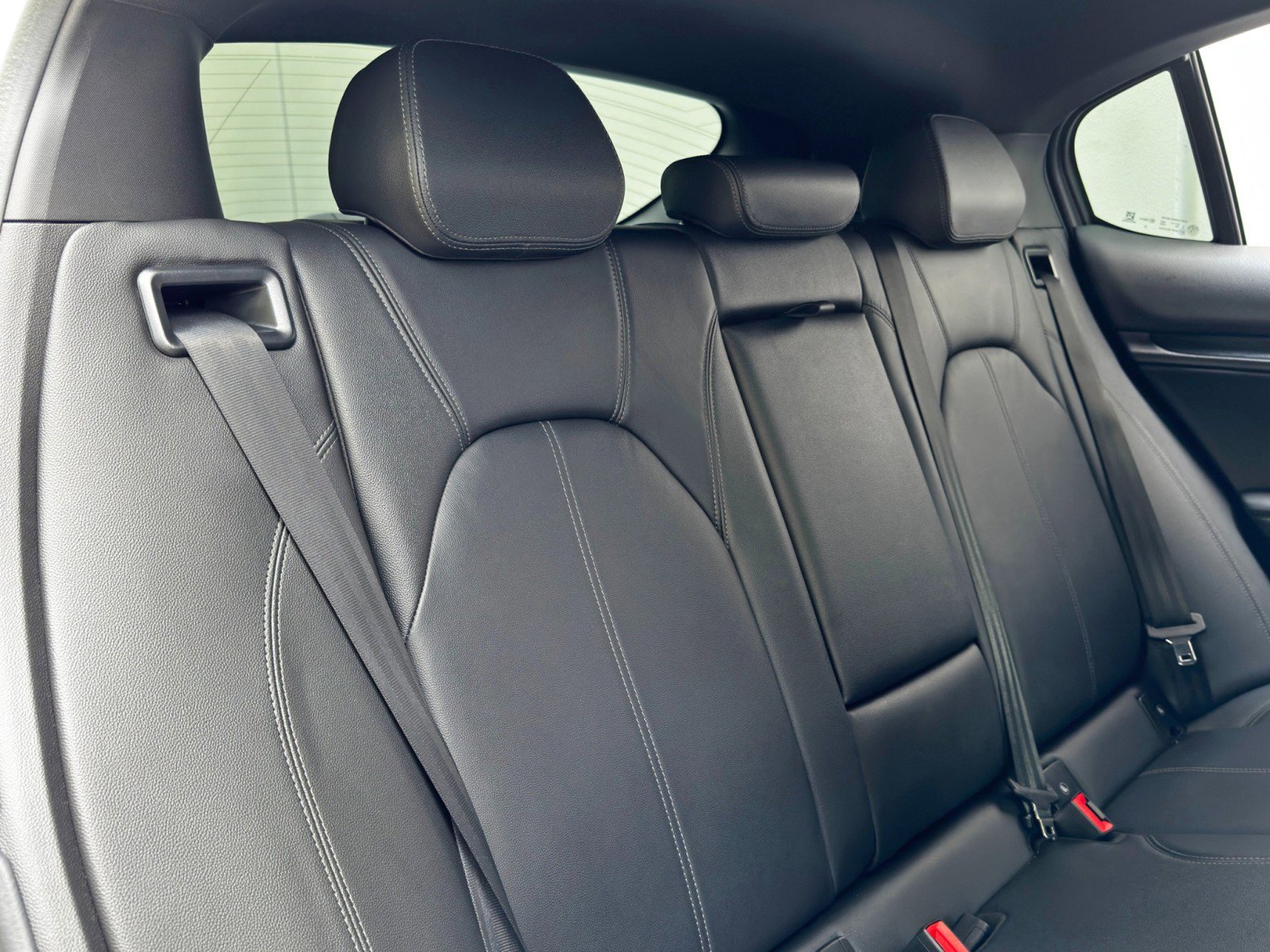 Used 2024 Alfa Romeo Stelvio Sprint image 39