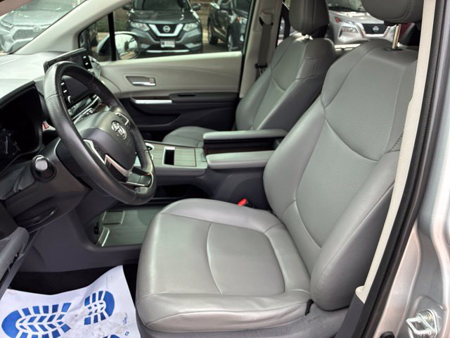 Used 2021 Toyota Sienna XLE FWD image 13