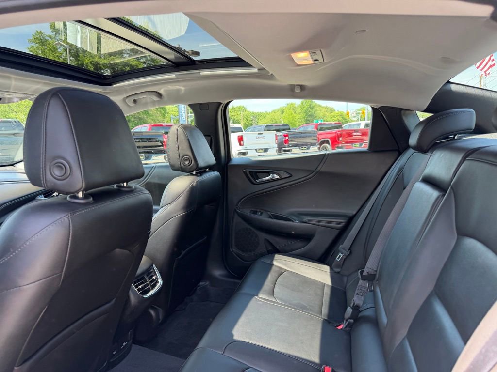 Used 2018 Chevrolet Malibu LT w/ Leather Package FWD image 11
