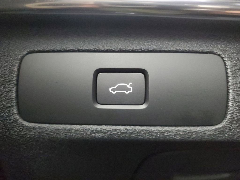 Certified 2025 Volvo XC90 B5 Core w/ Climate Package image 37