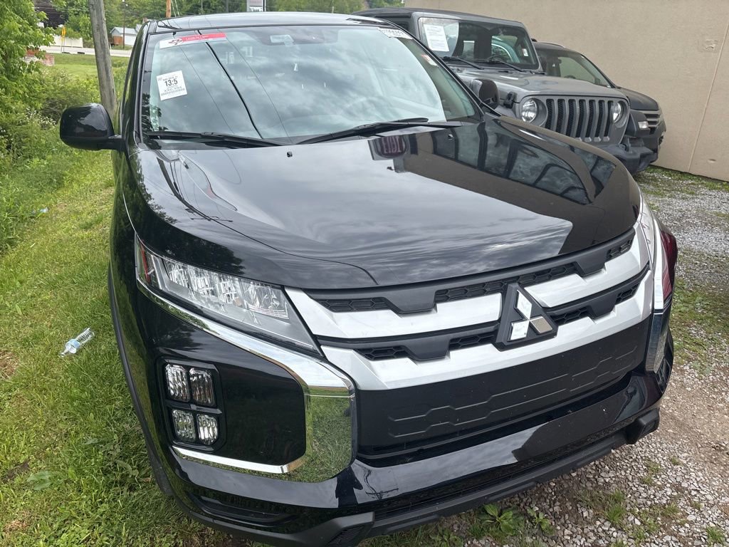 Used 2025 Mitsubishi Outlander SE AWD/4WD image 3