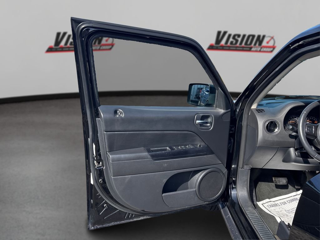 Used 2016 Jeep Patriot Latitude image 21