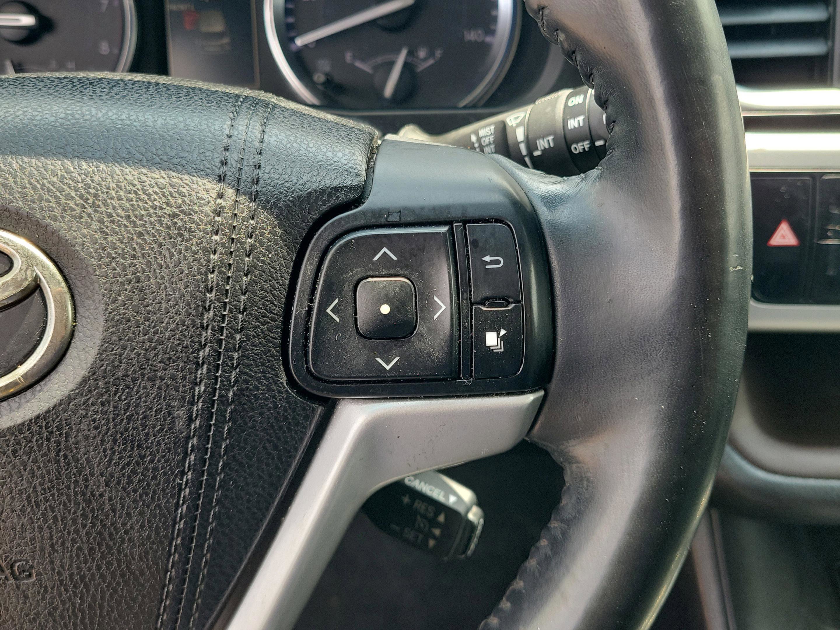 Used 2016 Toyota Highlander XLE image 29