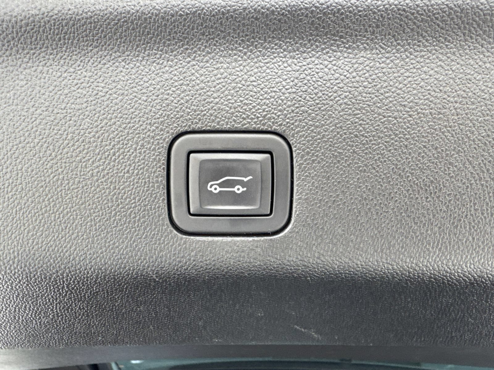Used 2024 GMC Yukon AT4 AWD/4WD image 21