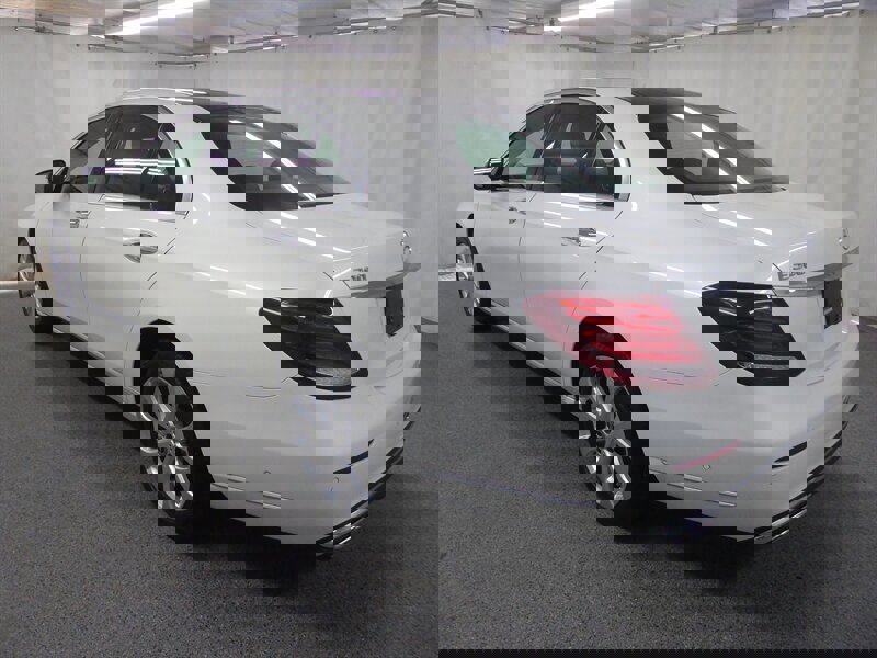 Used 2019 Mercedes-Benz E 300 4MATIC image 5