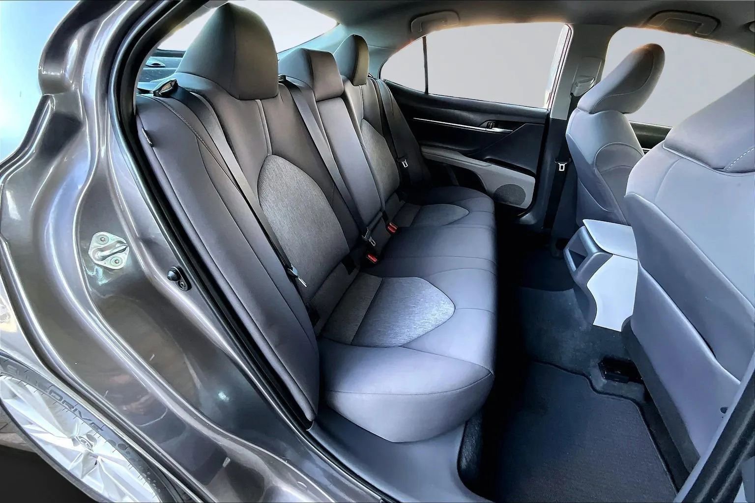 Used 2022 Toyota Camry LE FWD image 22