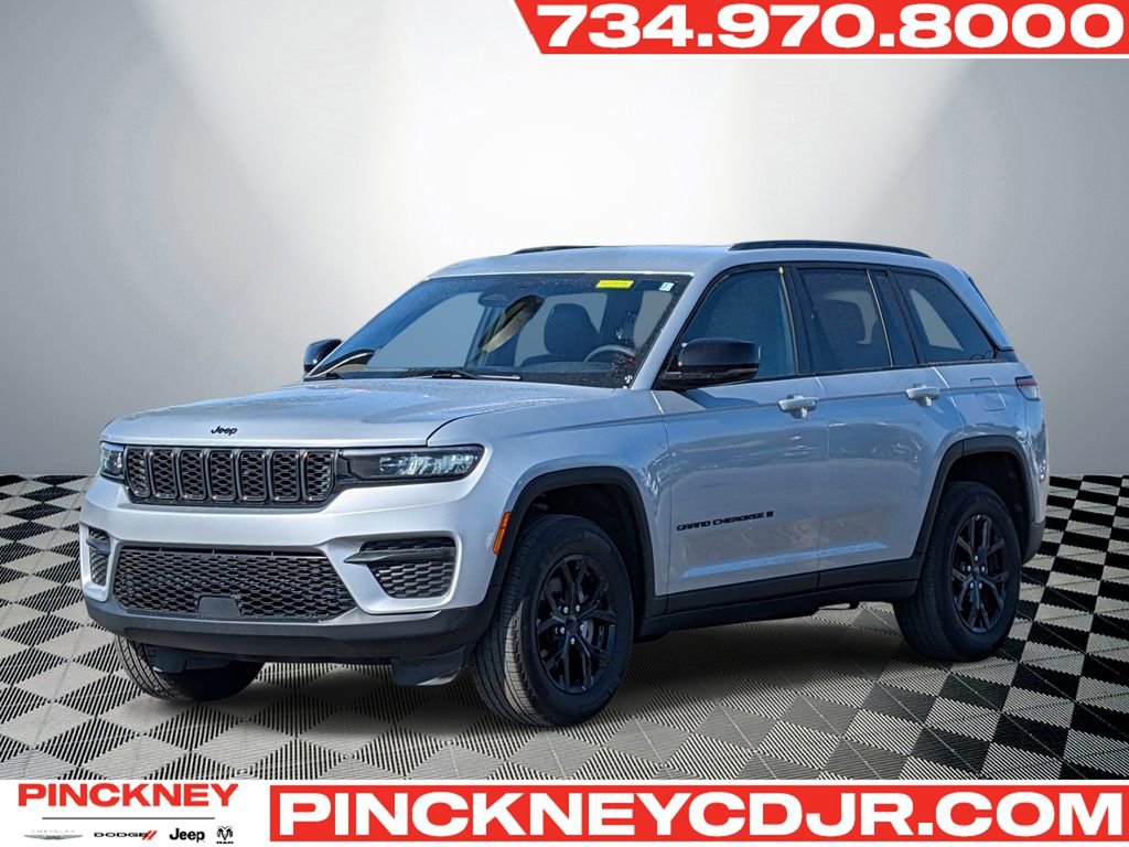 Used 2025 Jeep Grand Cherokee Altitude AWD/4WD image 1