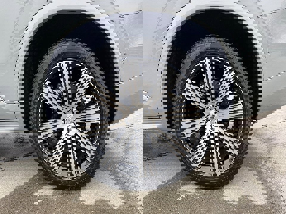 Certified 2024 Volvo XC90 T8 Plus w/ Protection Package Premier image 22