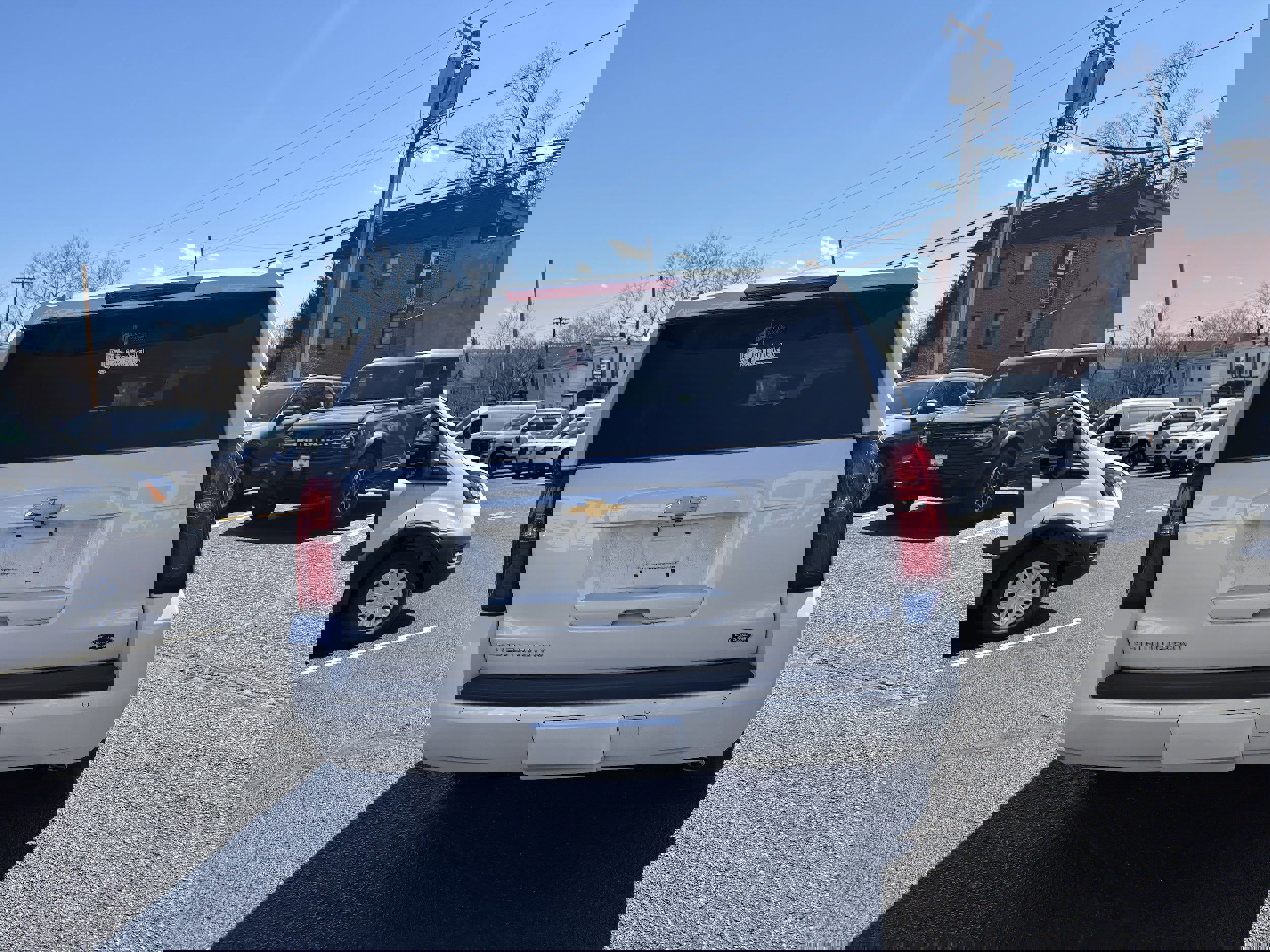 Used 2019 Chevrolet Suburban LT w/ Luxury Package AWD/4WD image 5