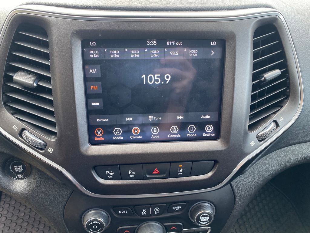 Used 2021 Jeep Cherokee Trailhawk w/ Technology Group AWD/4WD image 15