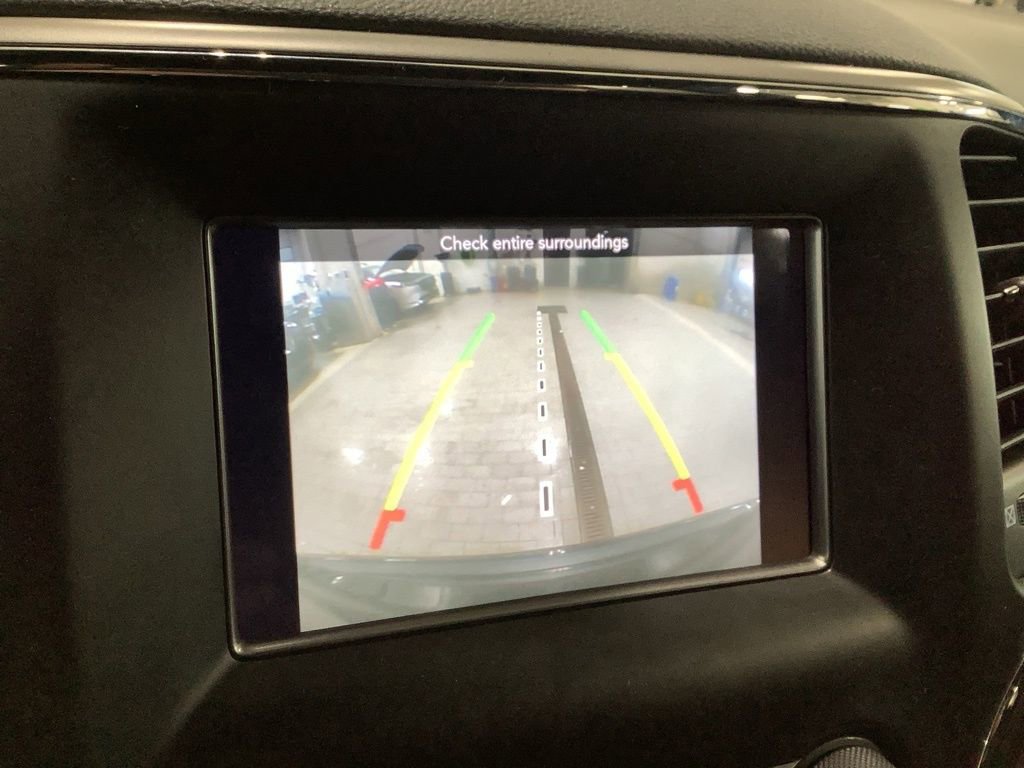 Used 2018 Jeep Grand Cherokee Laredo image 19