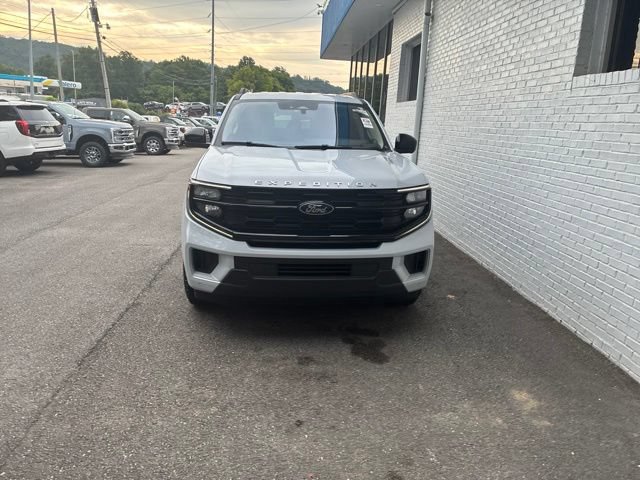 Used 2025 Ford Expedition Active RWD image 7
