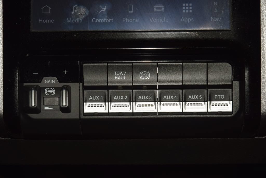 Used 2025 RAM 5500 4x4 Crew Cab image 24