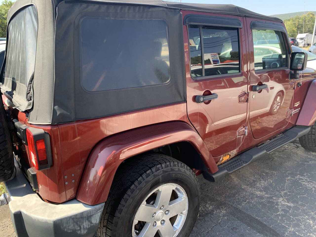 Used 2008 Jeep Wrangler Unlimited Sahara w/ Dual Top Group AWD/4WD image 4