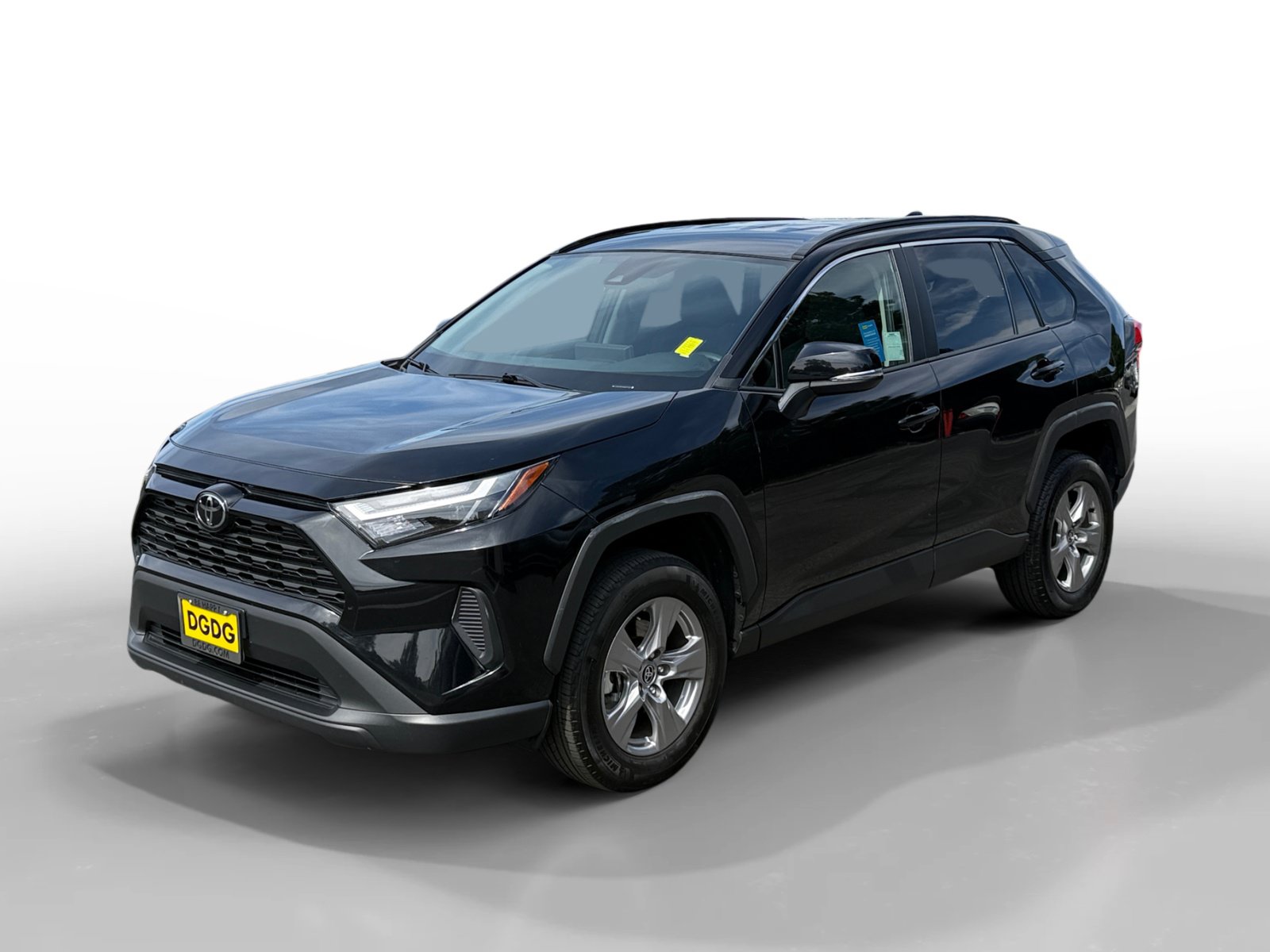Used 2025 Toyota RAV4 XLE FWD image 1