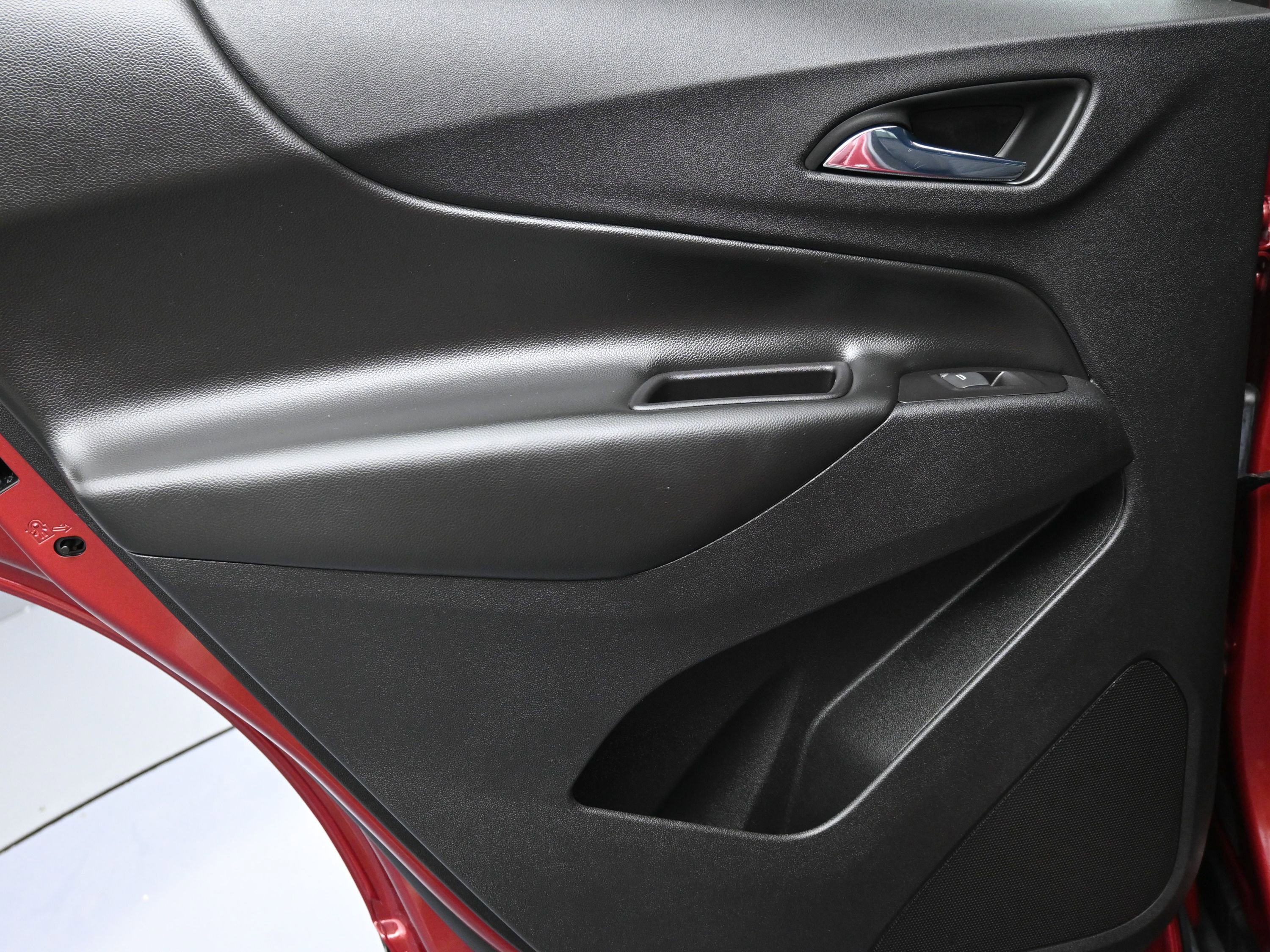 Used 2018 Chevrolet Equinox LT image 14