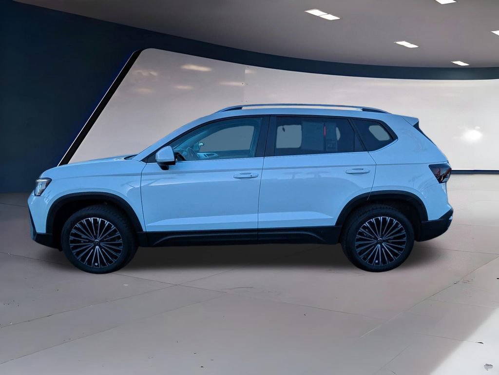 Certified 2025 Volkswagen Taos SE FWD image 6